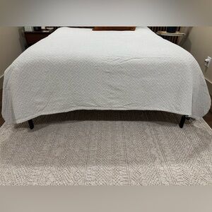 Berkshire Gray Diamond Pattern Quilt/coverlet